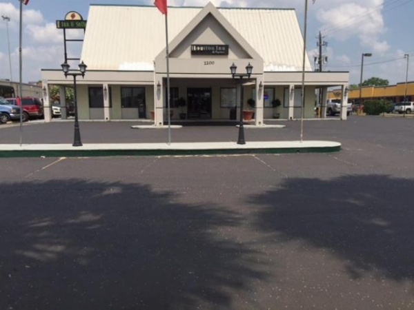 Houston Inn and Suites image 14