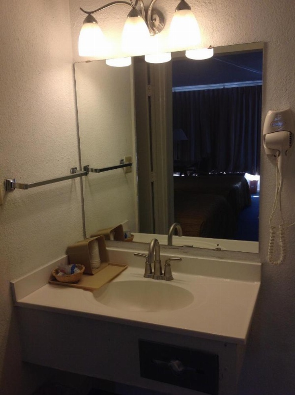 Houston Inn and Suites image 16