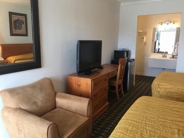 Houston Inn and Suites image 22