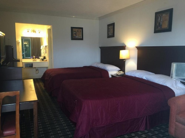 Houston Inn and Suites image 24