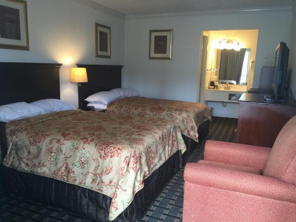 Houston Inn and Suites image 25