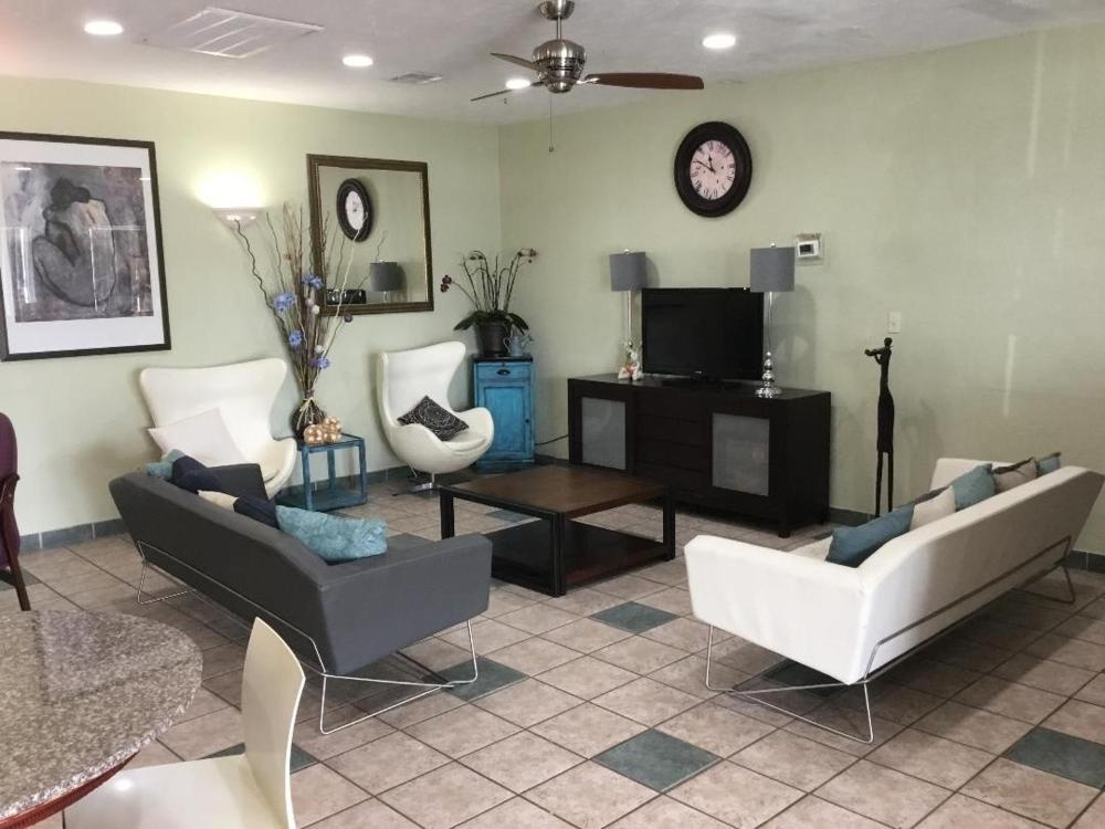 Houston Inn and Suites